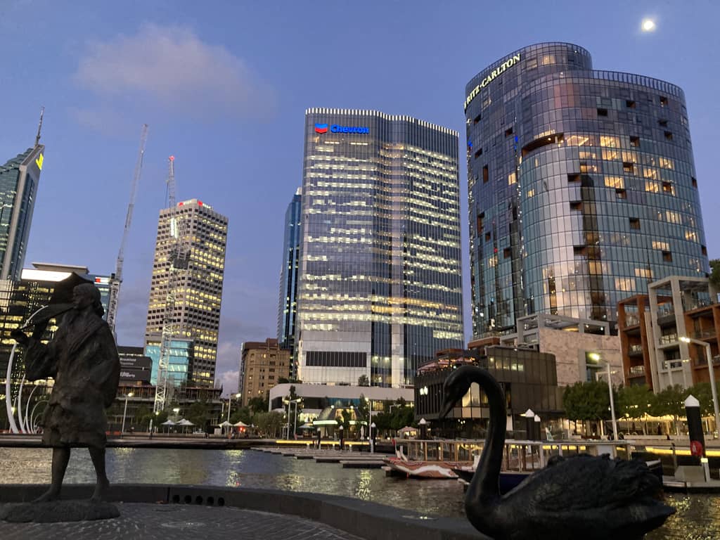 elizabeth quay sculptures